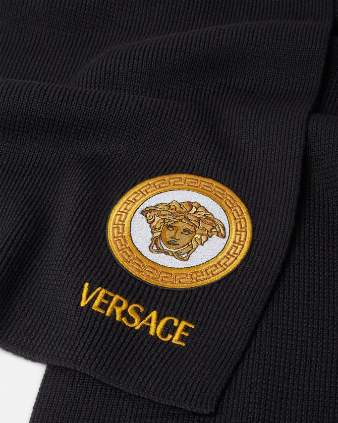 Versace Gebreide sjaal met Medusa-logo vrouwen zwart accessoires J2T4F4927