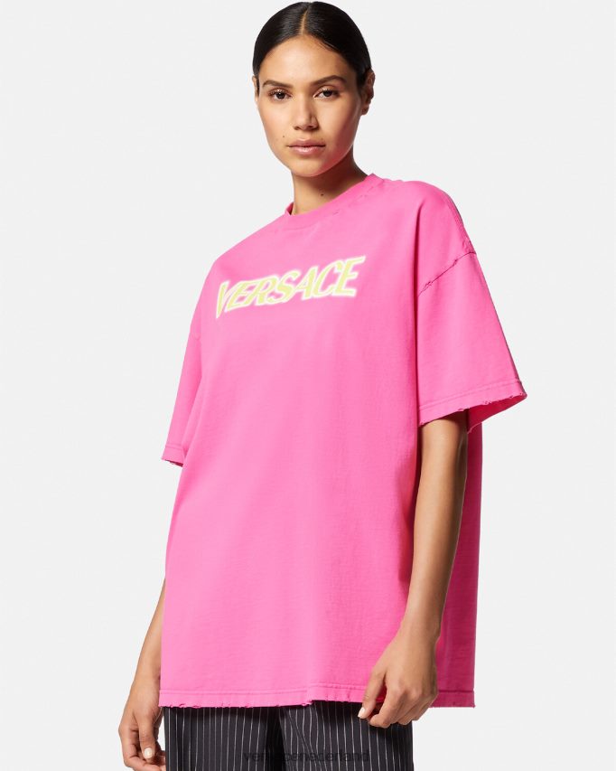 Versace T-shirt met verweerd logo vrouwen roze kleding J2T4F4152